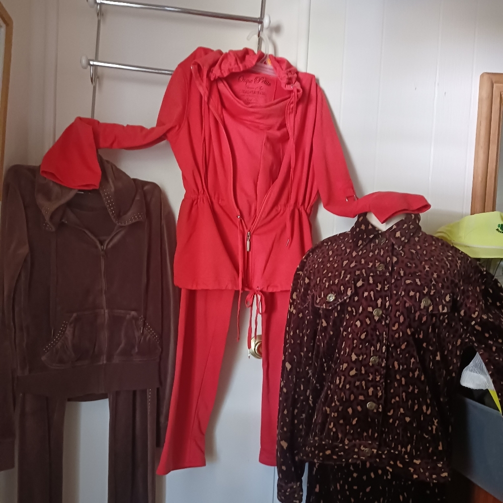 Onque Petite sweatsuit